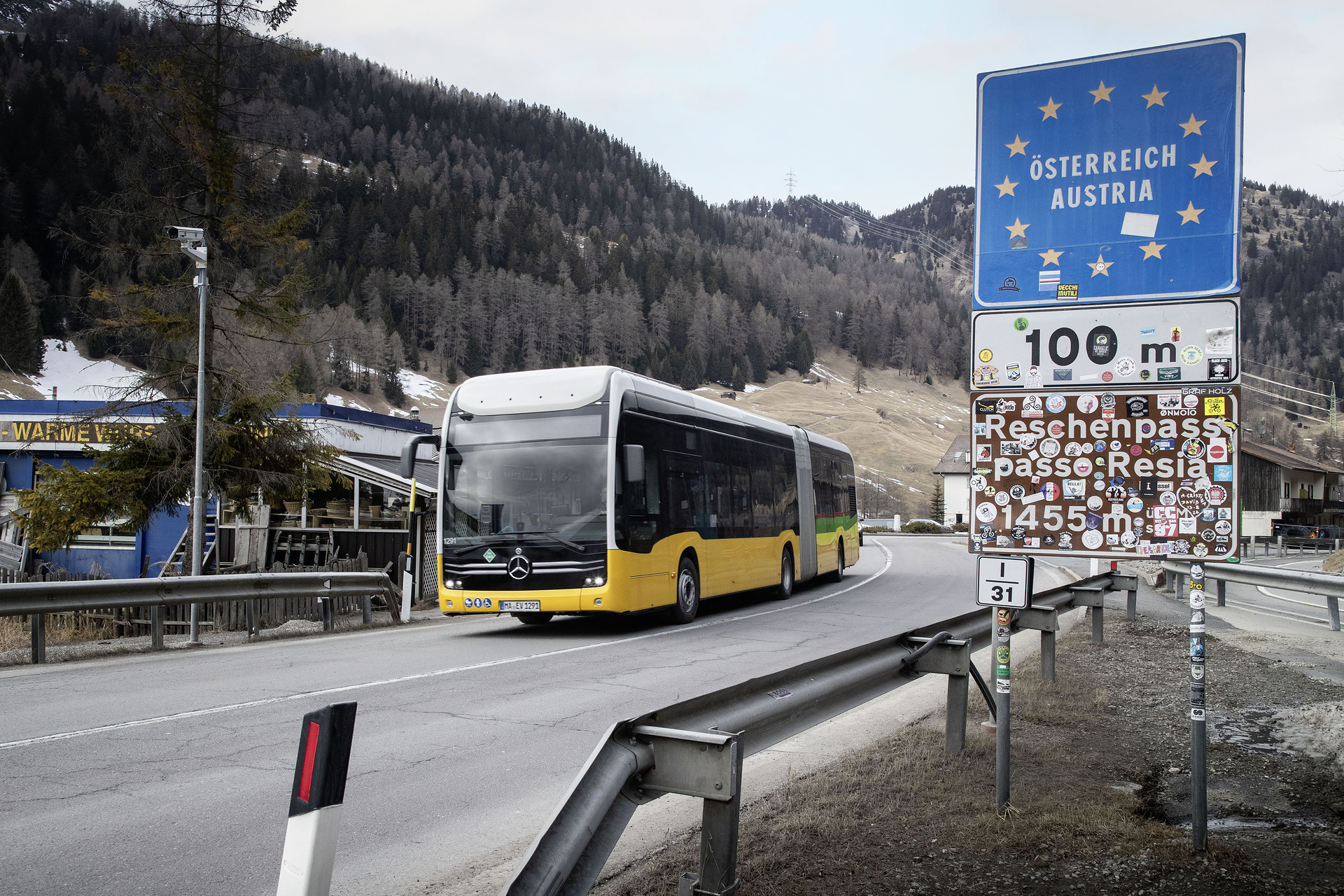 Herausforderung Alpen: Mercedes-Benz eCitaro fuel cell trotzt extremer Kälte und steilen Pässen