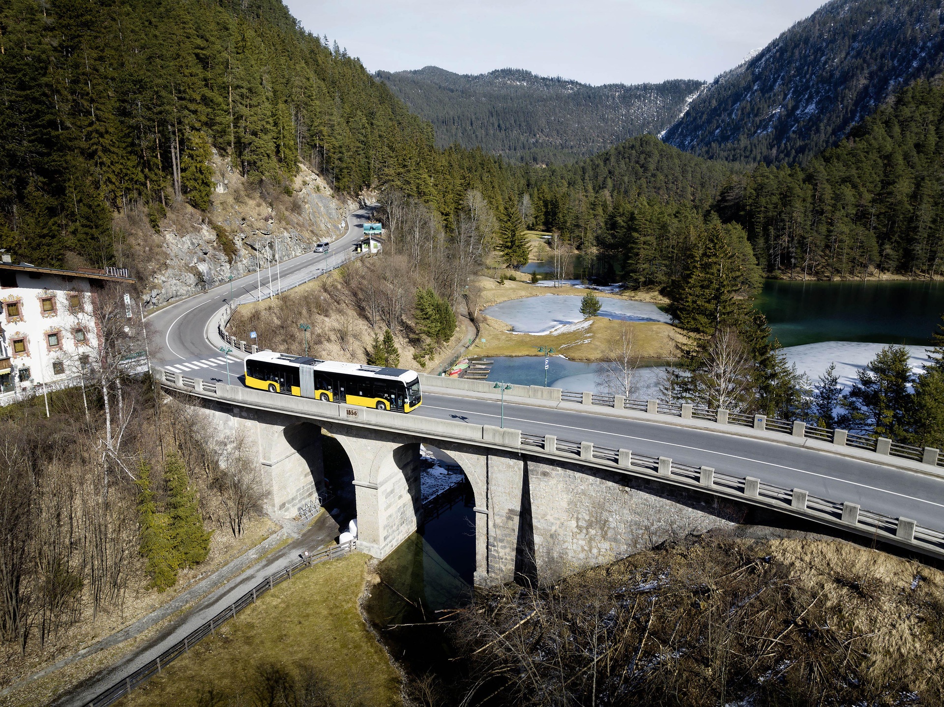 Alpine Challenge: Mercedes-Benz eCitaro fuel cell defies extreme cold and steep passes