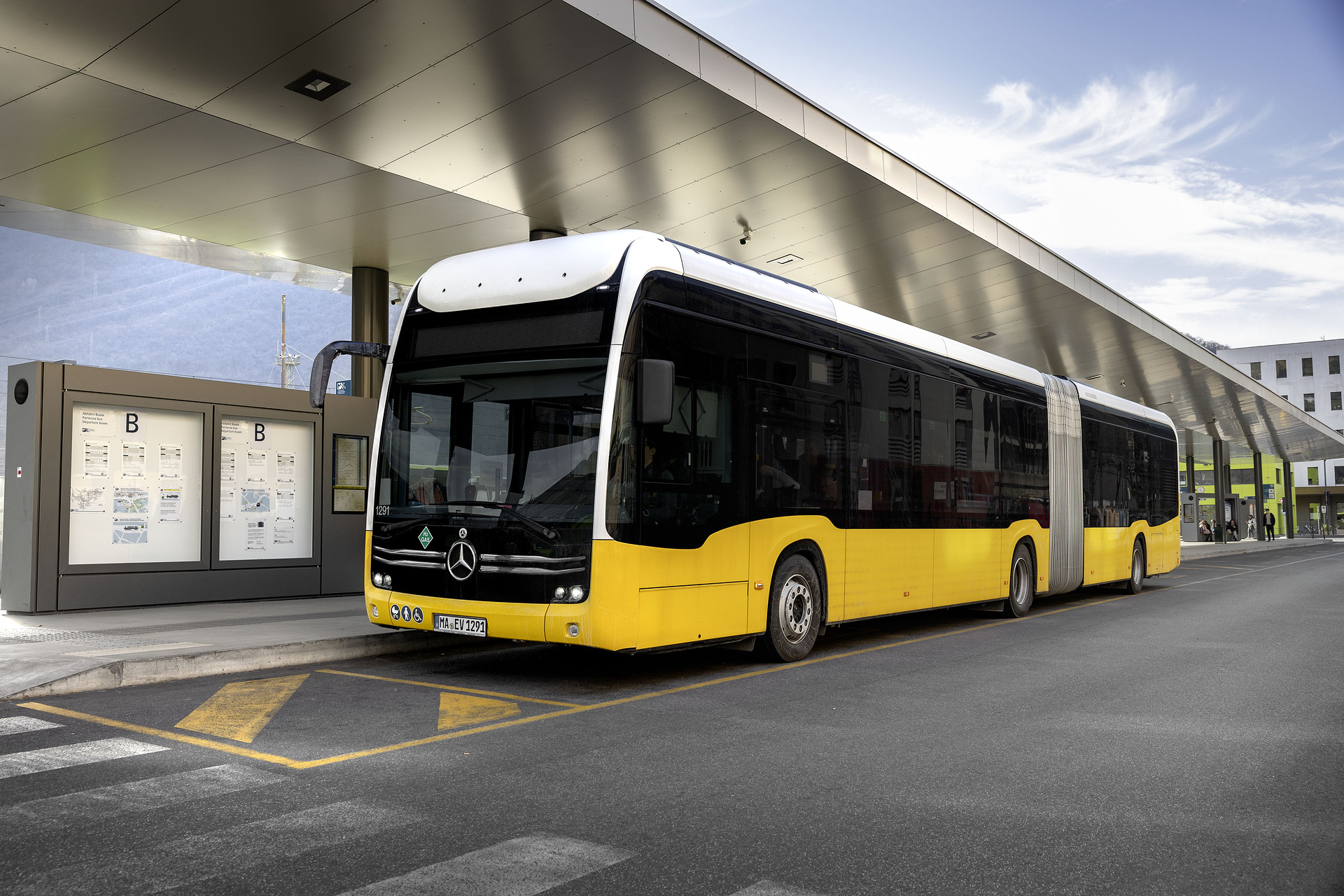 Herausforderung Alpen: Mercedes-Benz eCitaro fuel cell trotzt extremer Kälte und steilen Pässen