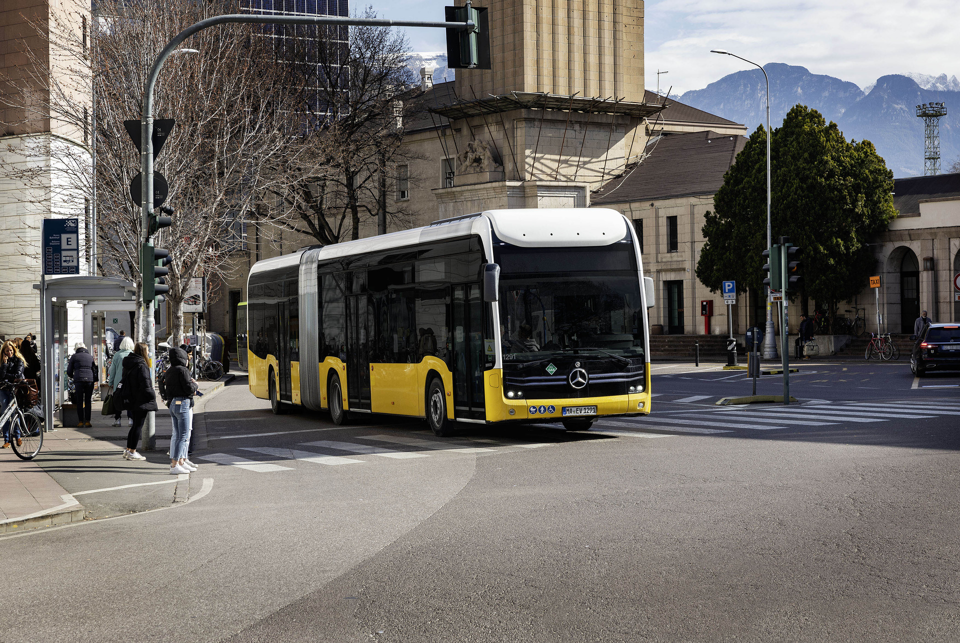 Herausforderung Alpen: Mercedes-Benz eCitaro fuel cell trotzt extremer Kälte und steilen Pässen