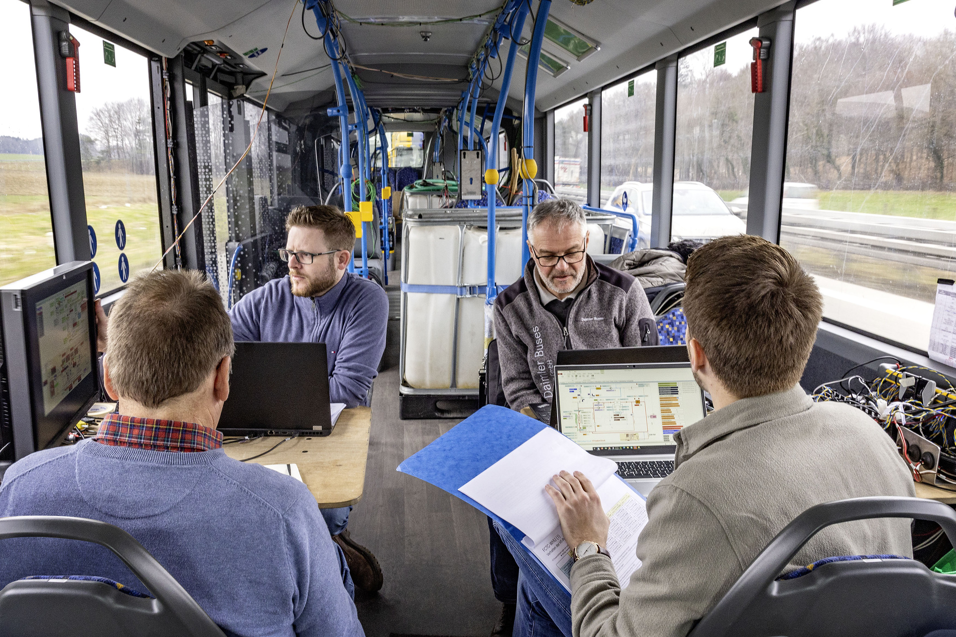 Herausforderung Alpen: Mercedes-Benz eCitaro fuel cell trotzt extremer Kälte und steilen Pässen