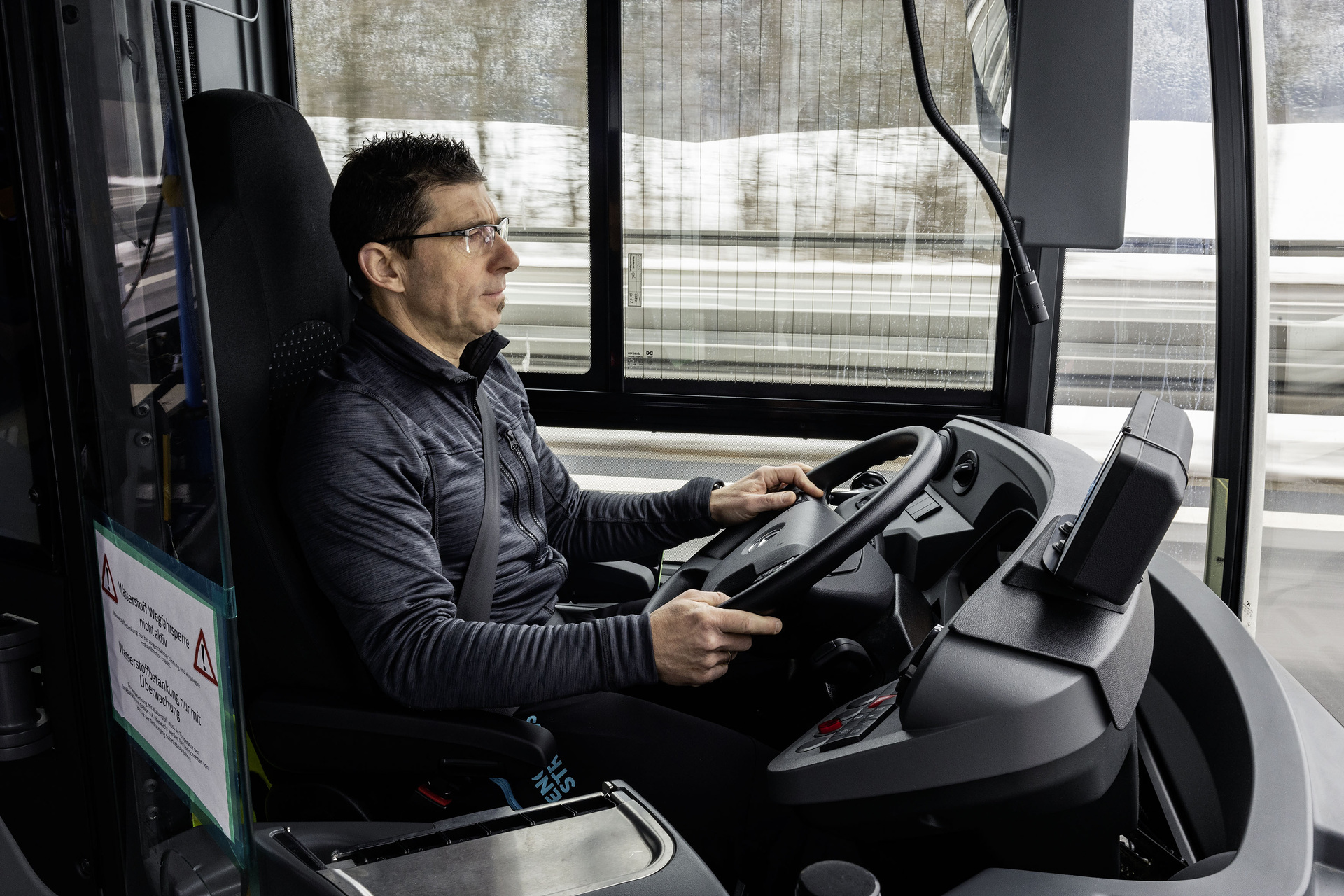 Alpine Challenge: Mercedes-Benz eCitaro fuel cell defies extreme cold and steep passes