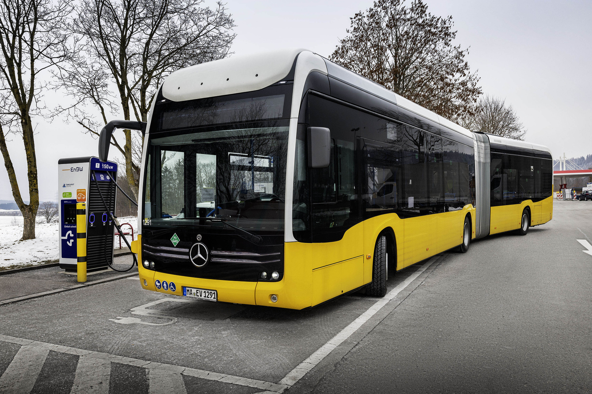 Herausforderung Alpen: Mercedes-Benz eCitaro fuel cell trotzt extremer Kälte und steilen Pässen