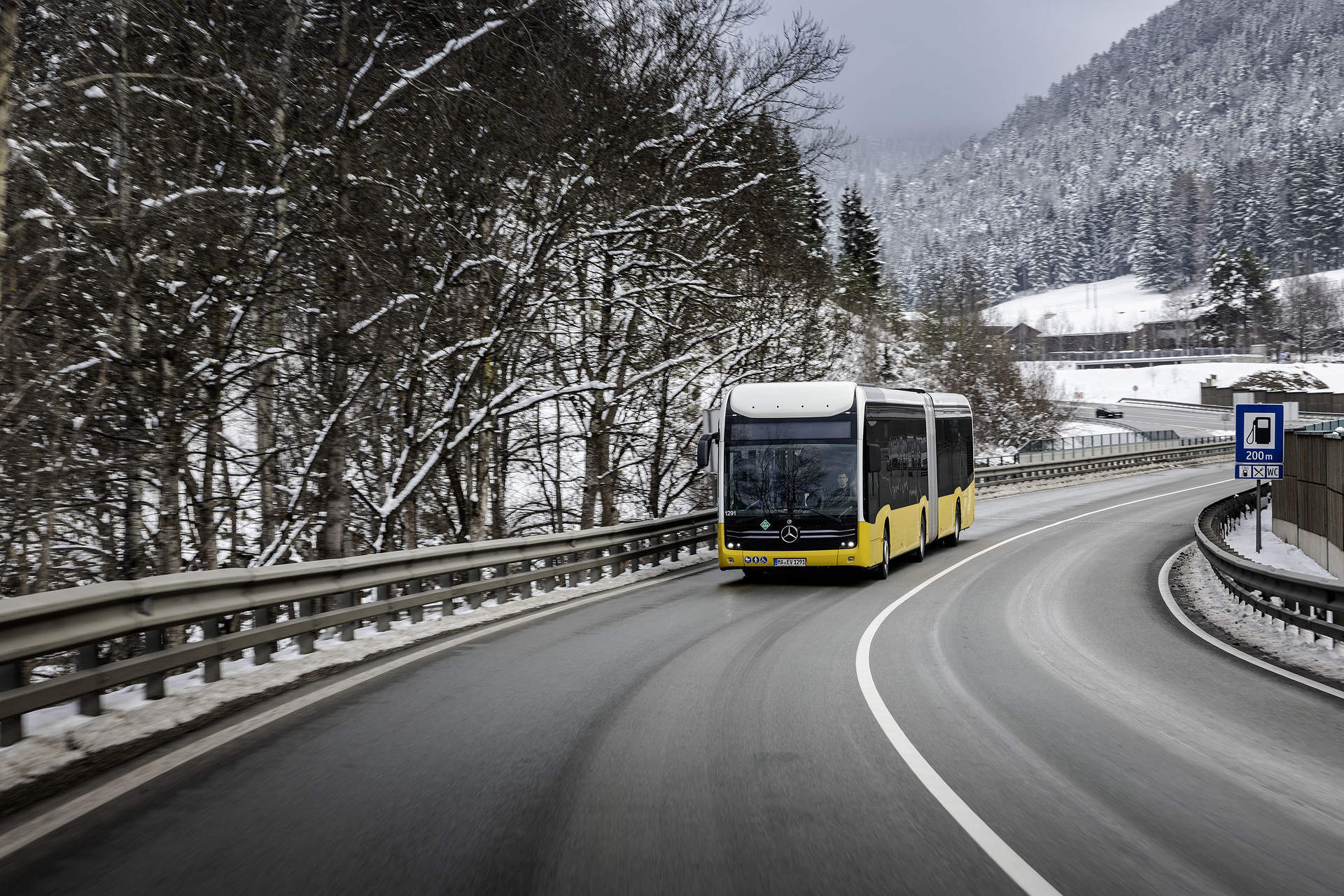 Herausforderung Alpen: Mercedes-Benz eCitaro fuel cell trotzt extremer Kälte und steilen Pässen