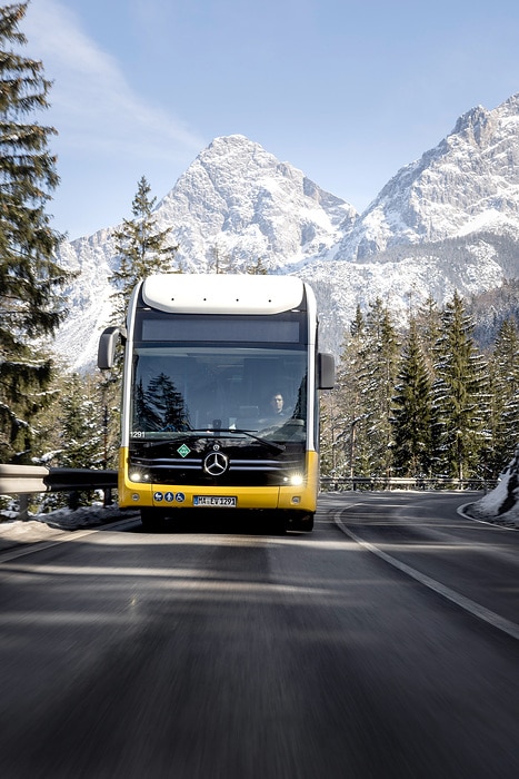 Herausforderung Alpen: Mercedes-Benz eCitaro fuel cell trotzt extremer Kälte und steilen Pässen