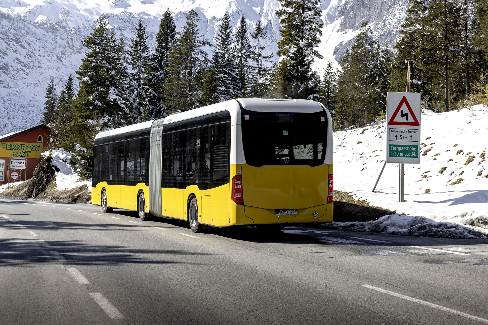 Alpine Challenge: Mercedes-Benz eCitaro fuel cell defies extreme cold and steep passes