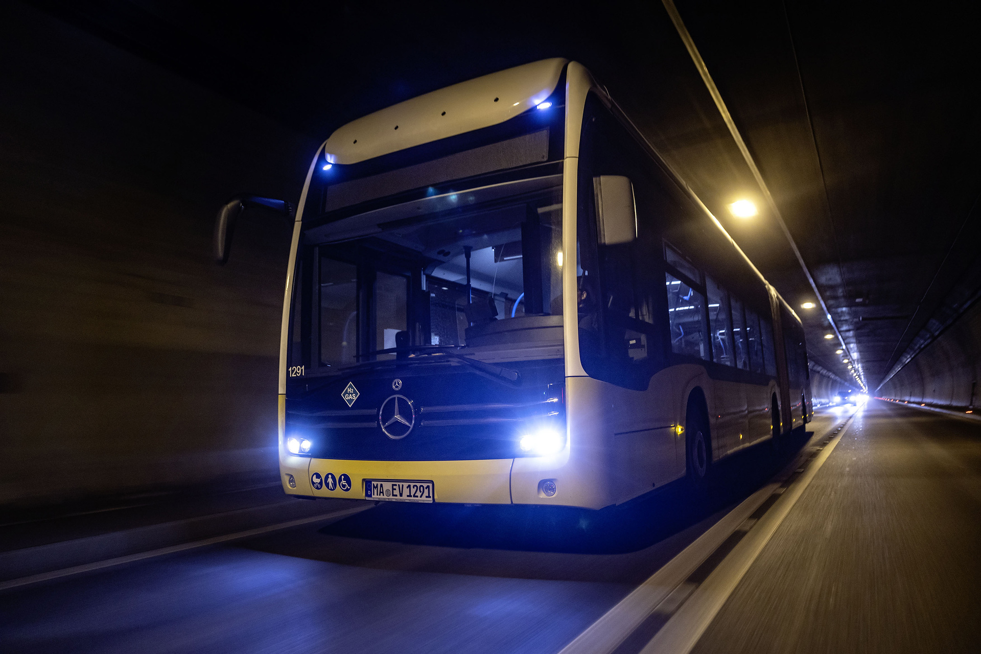 Herausforderung Alpen: Mercedes-Benz eCitaro fuel cell trotzt extremer Kälte und steilen Pässen