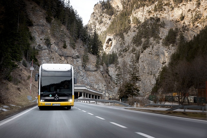 Herausforderung Alpen: Mercedes-Benz eCitaro fuel cell trotzt extremer Kälte und steilen Pässen