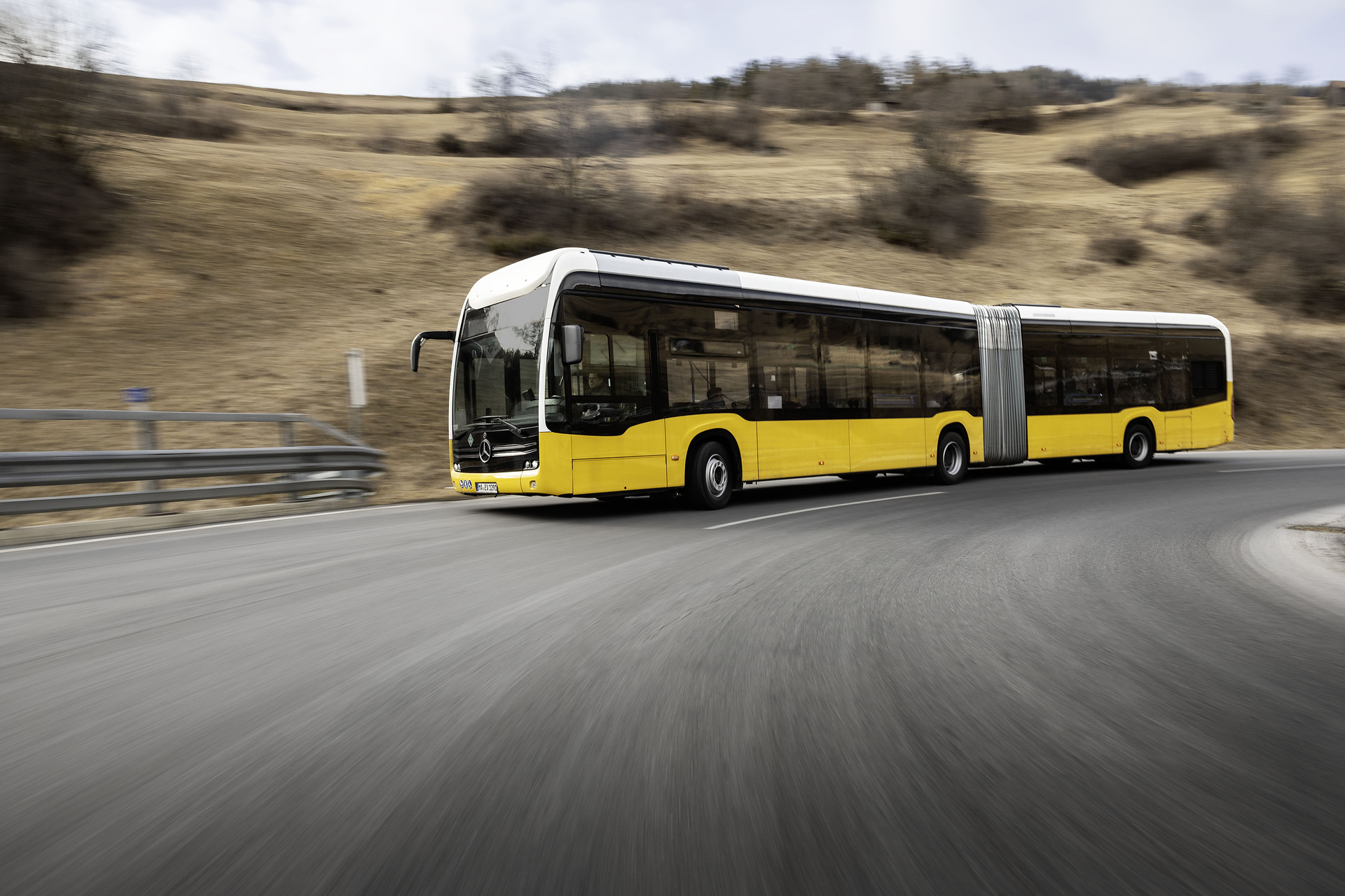 Herausforderung Alpen: Mercedes-Benz eCitaro fuel cell trotzt extremer Kälte und steilen Pässen