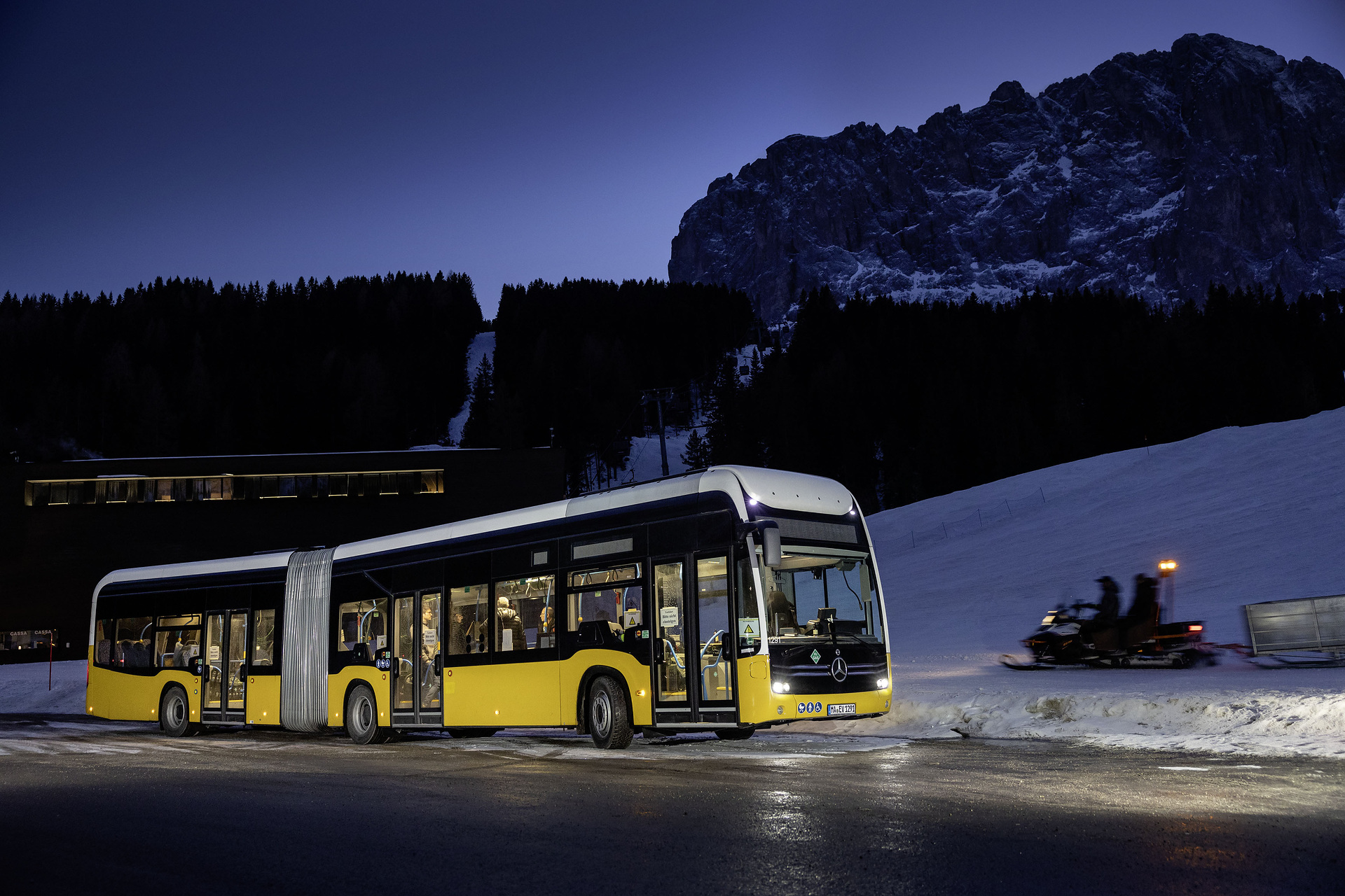 Alpine Challenge: Mercedes-Benz eCitaro fuel cell defies extreme cold and steep passes