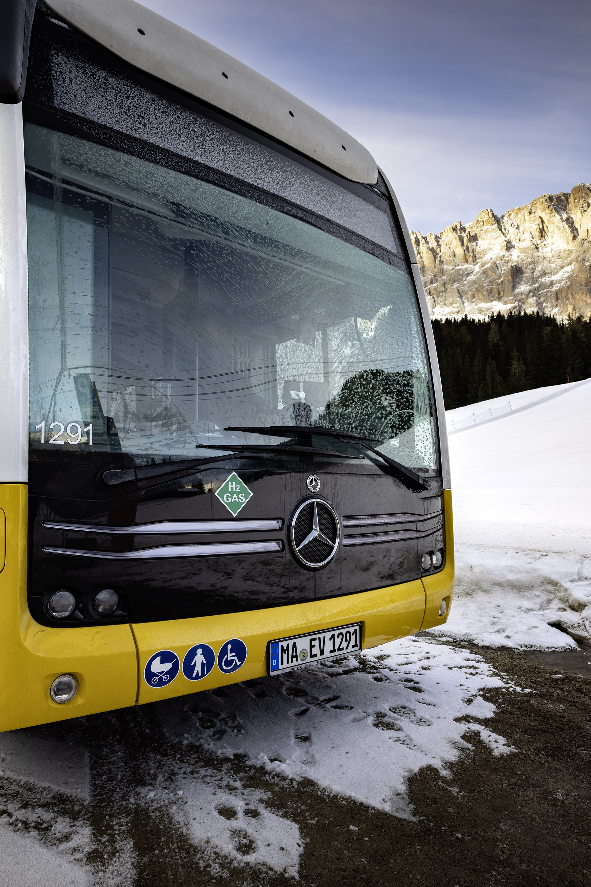 Herausforderung Alpen: Mercedes-Benz eCitaro fuel cell trotzt extremer Kälte und steilen Pässen