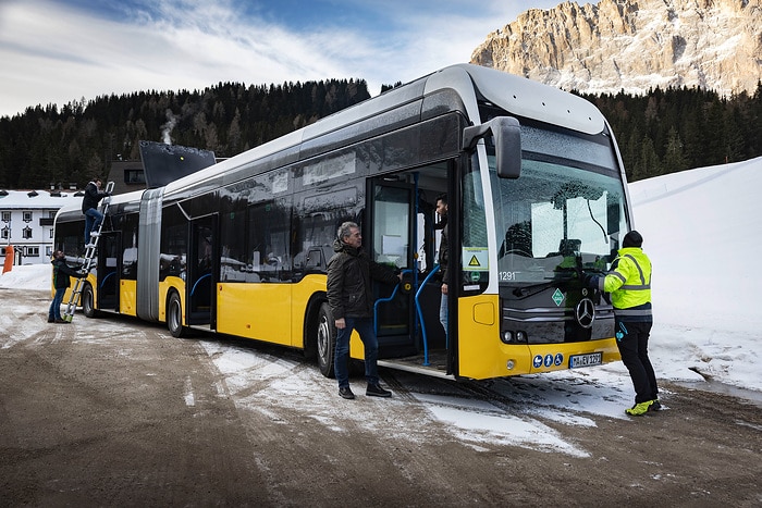 Herausforderung Alpen: Mercedes-Benz eCitaro fuel cell trotzt extremer Kälte und steilen Pässen