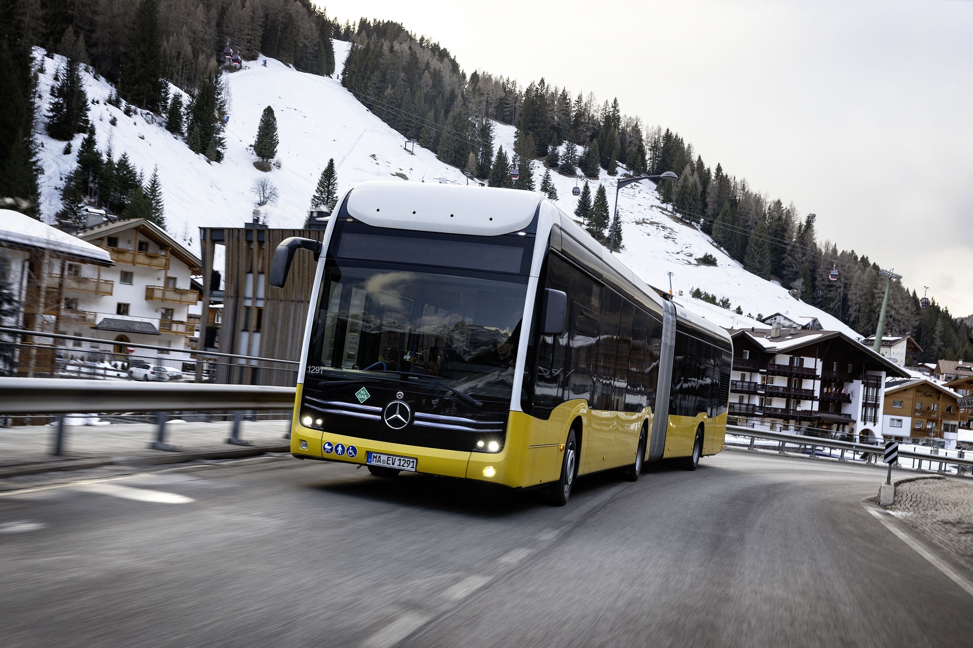 Herausforderung Alpen: Mercedes-Benz eCitaro fuel cell trotzt extremer Kälte und steilen Pässen