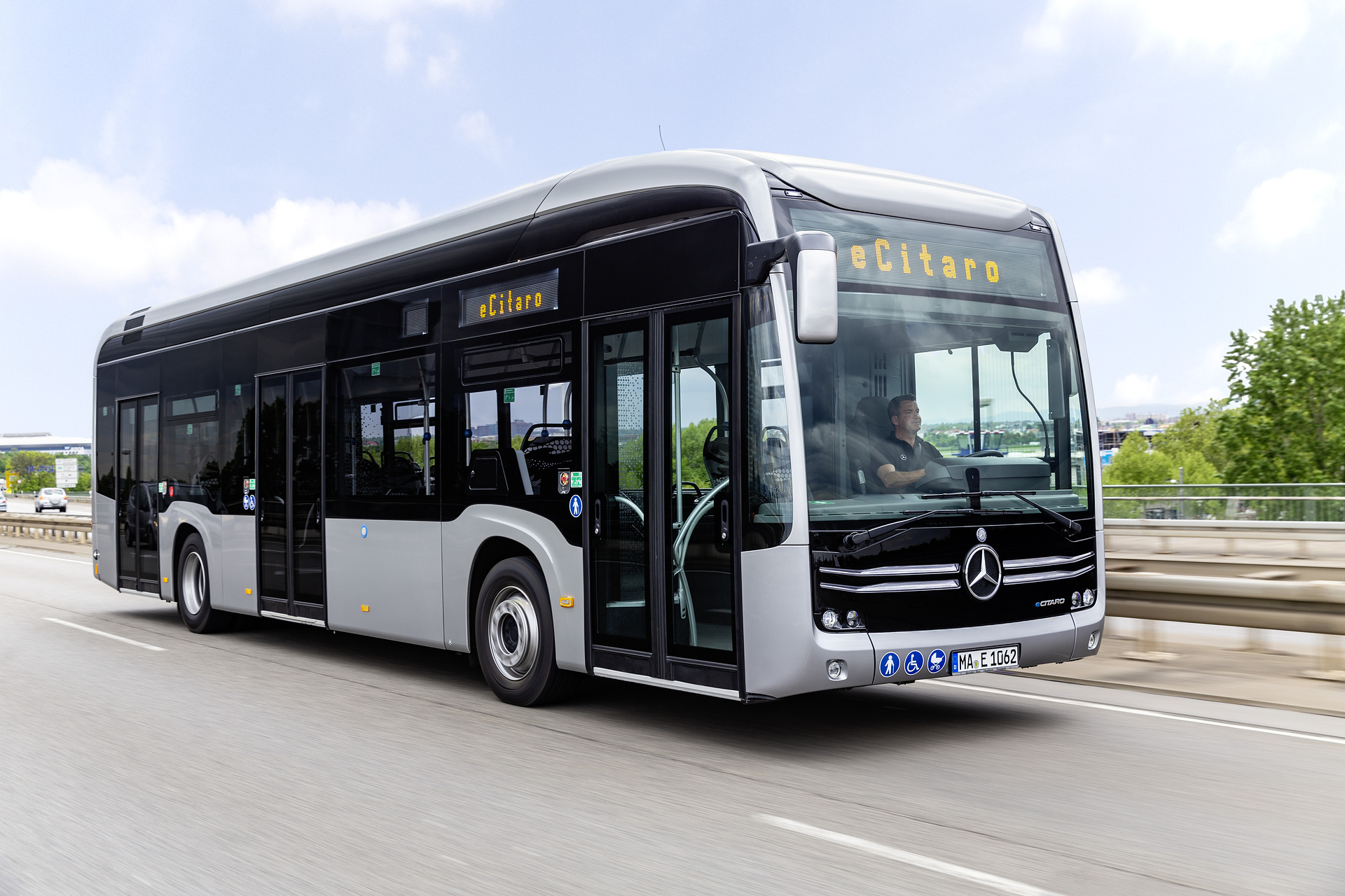 Den Haag wird grün: Daimler Buses liefert mindestens 95 eCitaro und E-Infrastruktur als schlüsselfertiges Komplettsystem an HTM