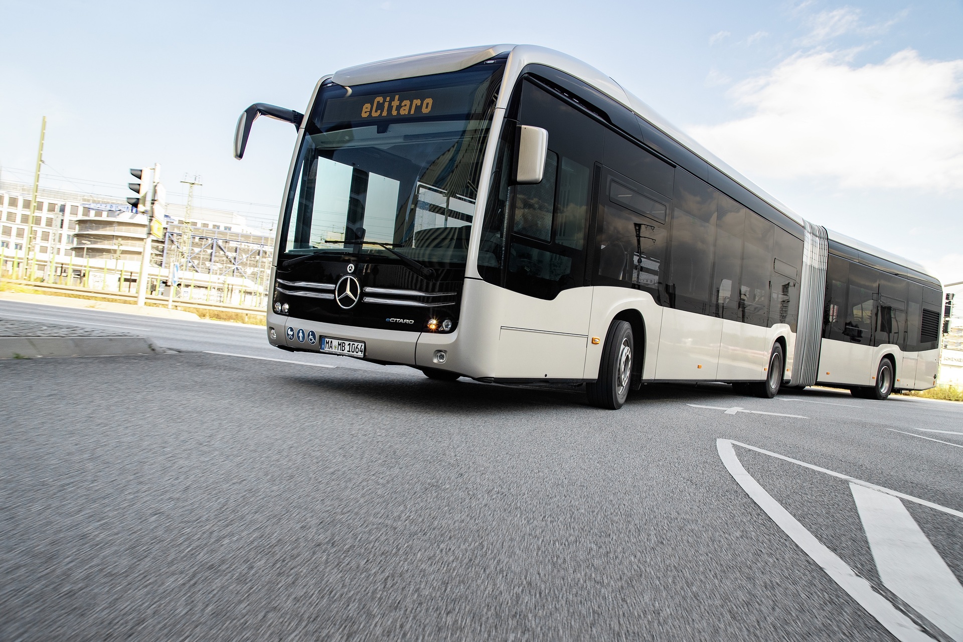 Den Haag wird grün: Daimler Buses liefert mindestens 95 eCitaro und E-Infrastruktur als schlüsselfertiges Komplettsystem an HTM