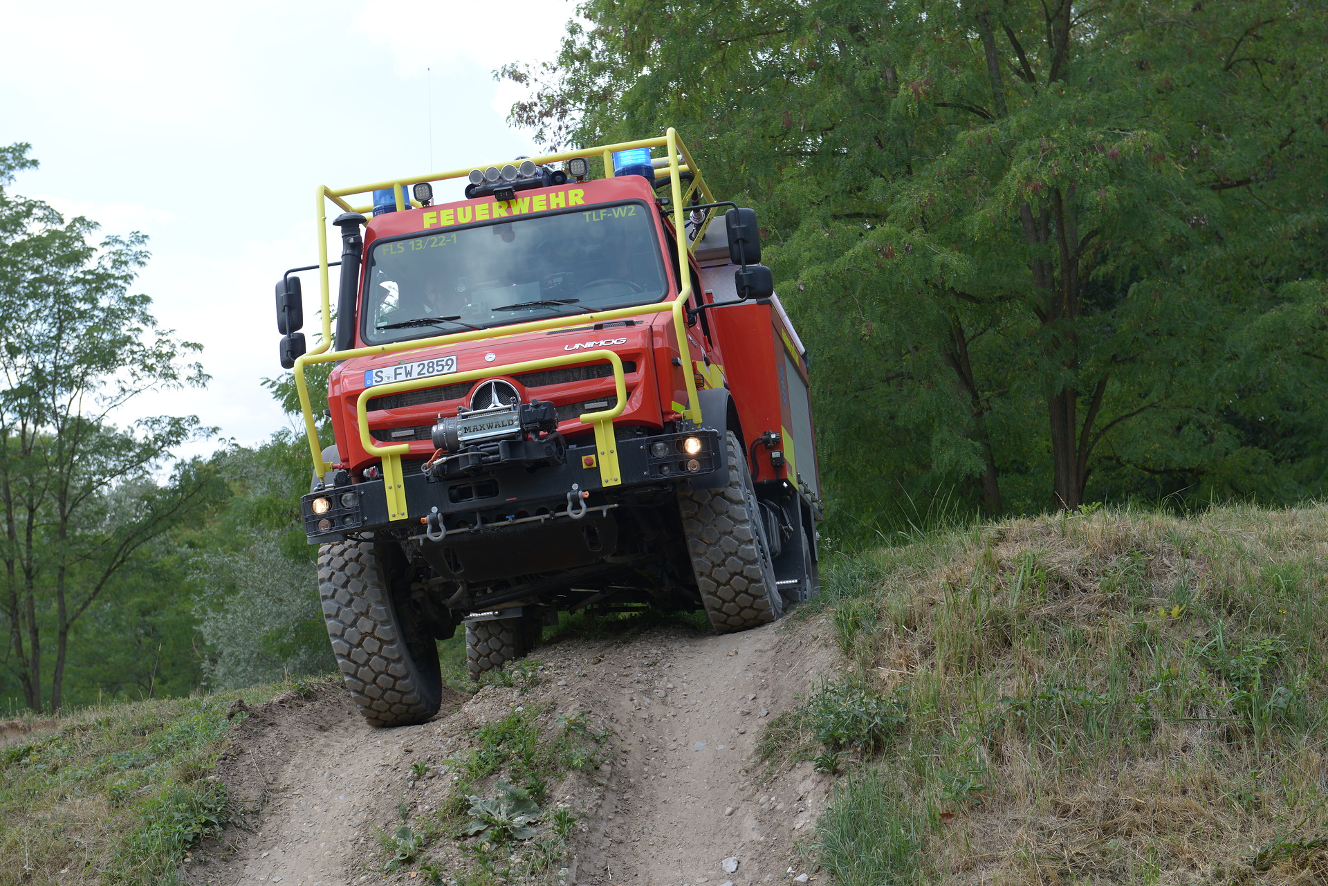 Verstärkung in Extremsituationen: Feuerwehr Stuttgart setzt auf geländegängige Unimog