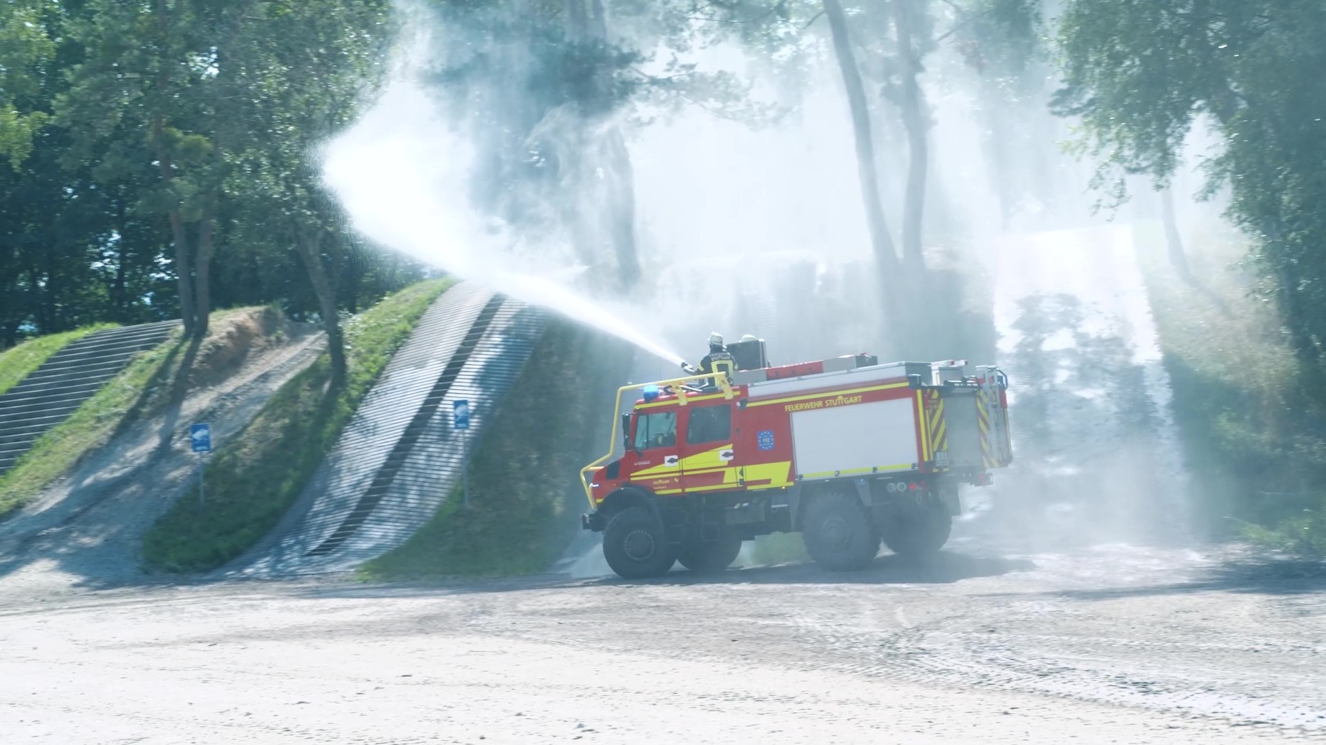 Verstärkung in Extremsituationen: Feuerwehr Stuttgart setzt auf geländegängige Unimog