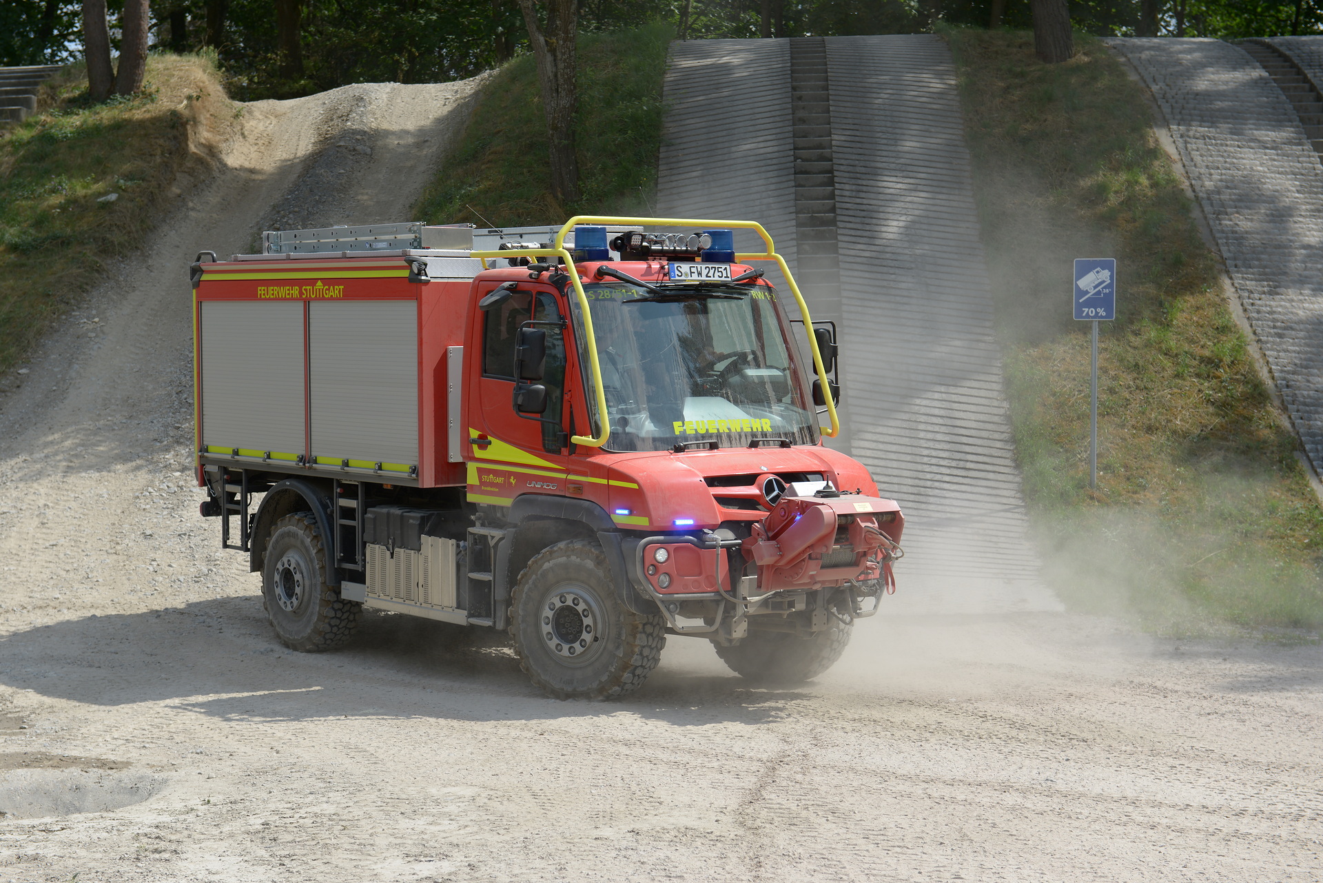 Reinforcement for extreme situations: Stuttgart Fire Department relies on all-terrain Unimog