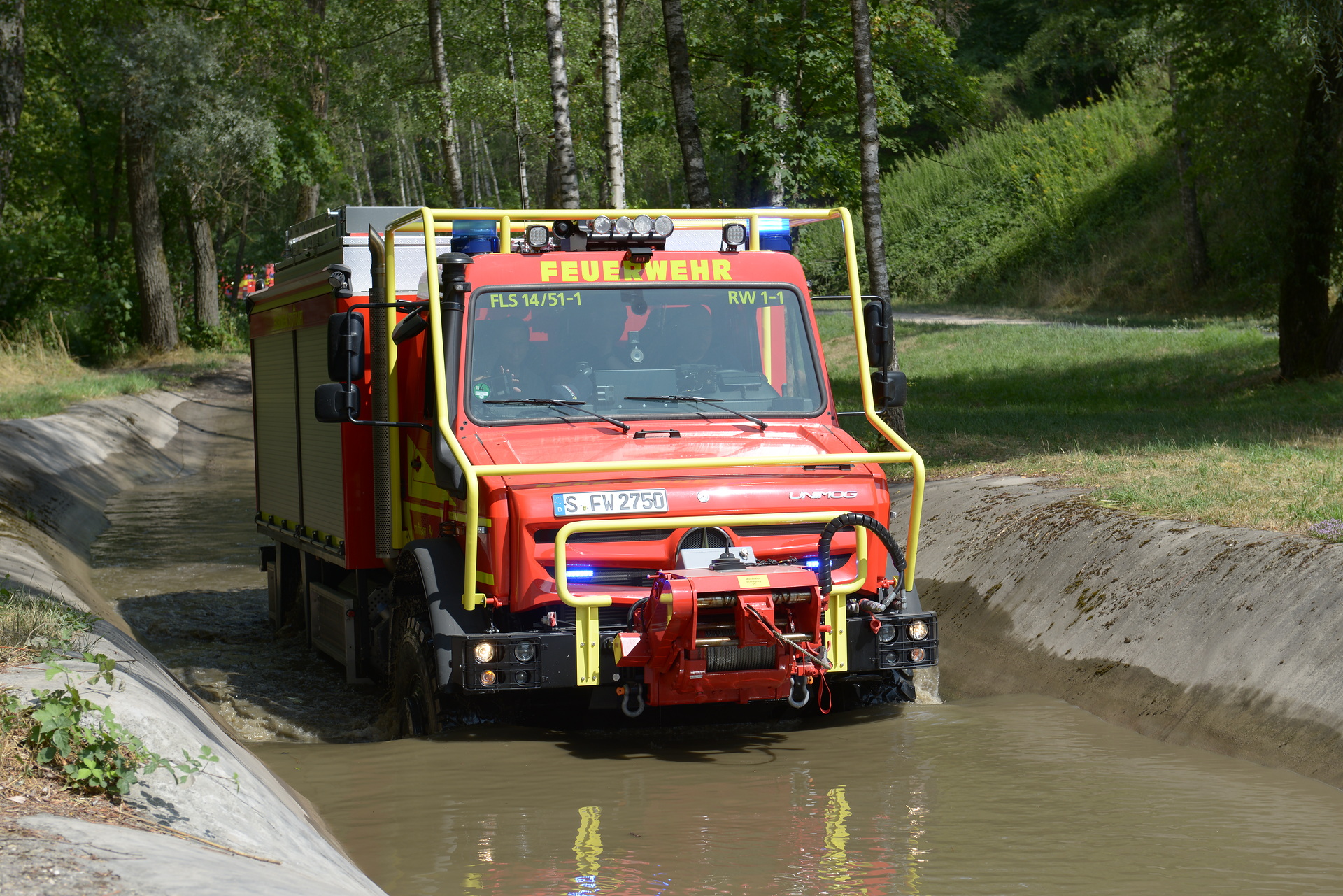 Verstärkung in Extremsituationen: Feuerwehr Stuttgart setzt auf geländegängige Unimog