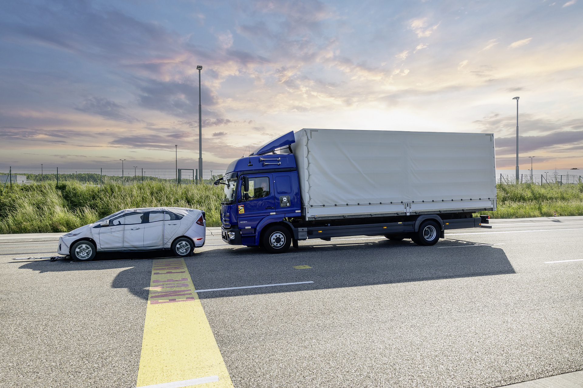 Putting vehicles through their paces: Daimler Truck is intensively testing its new and evolved safety assistance systems