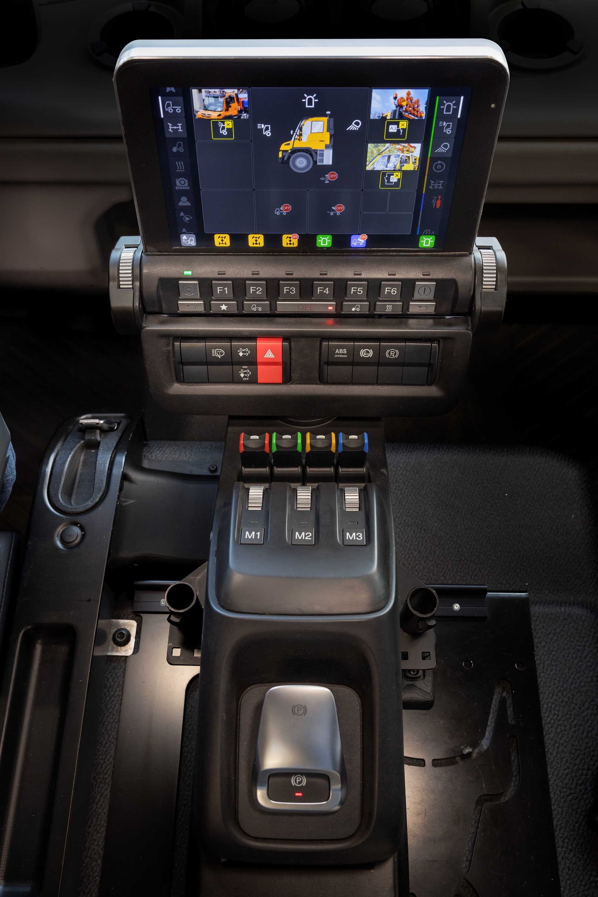 New UNI-TOUCH operating system for Unimog implement carrier – intuitive, flexible, no fuss