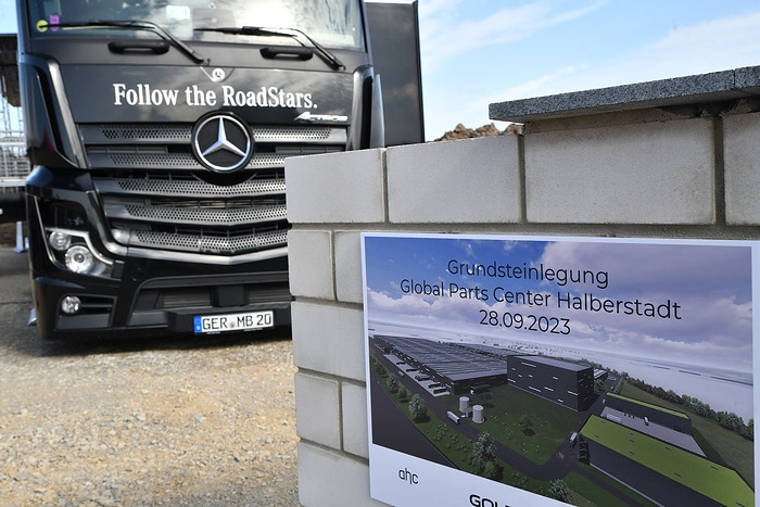 Grundsteinlegung in Halberstadt: Mercedes-Benz Lkw errichtet zentralen Logistikstandort für weltweite Ersatzteilversorgung