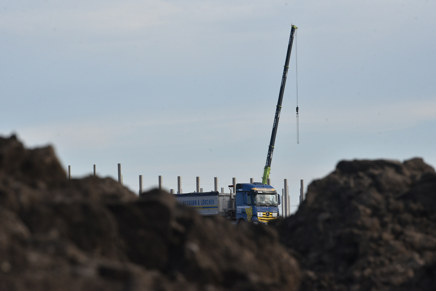 Laying of the foundation stone: Mercedes-Benz Trucks sets up central logistics hub for the global supply of spare parts