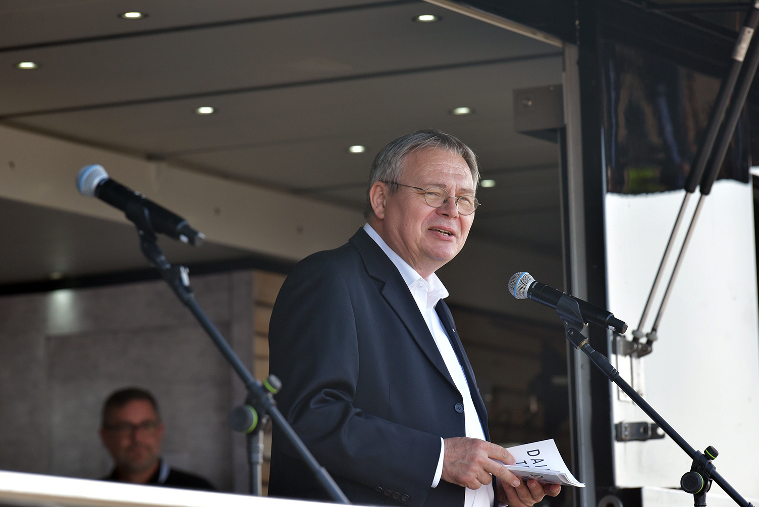 Laying of the foundation stone: Mercedes-Benz Trucks sets up central logistics hub for the global supply of spare parts