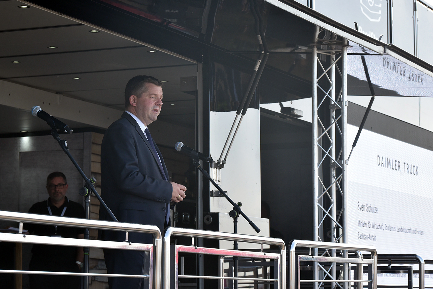 Laying of the foundation stone: Mercedes-Benz Trucks sets up central logistics hub for the global supply of spare parts