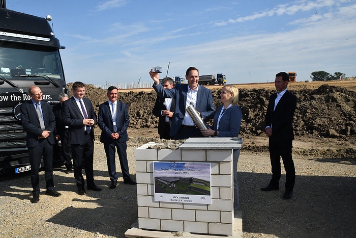 Laying of the foundation stone: Mercedes-Benz Trucks sets up central logistics hub for the global supply of spare parts