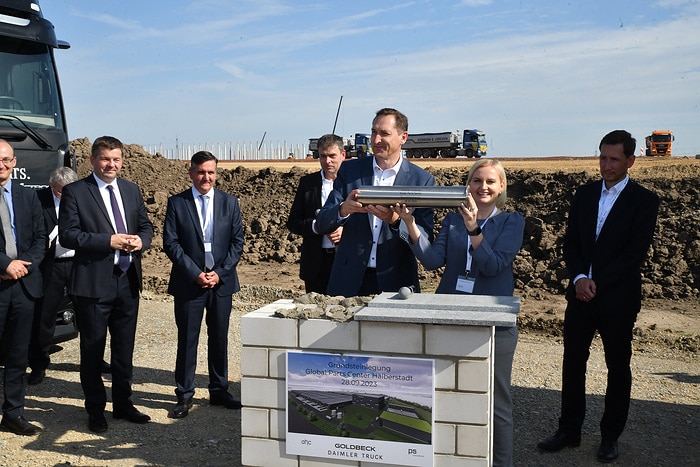 Laying of the foundation stone: Mercedes-Benz Trucks sets up central logistics hub for the global supply of spare parts