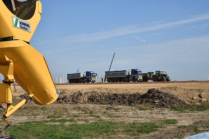 Laying of the foundation stone: Mercedes-Benz Trucks sets up central logistics hub for the global supply of spare parts