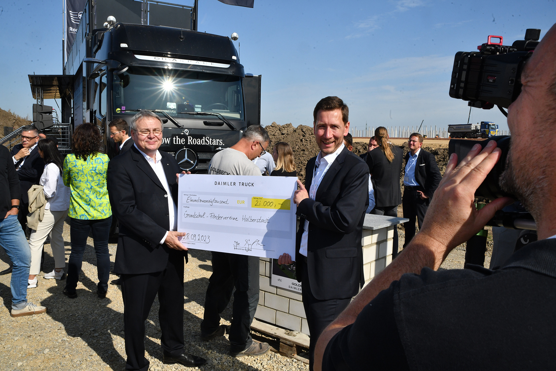 Grundsteinlegung in Halberstadt: Mercedes-Benz Lkw errichtet zentralen Logistikstandort für weltweite Ersatzteilversorgung