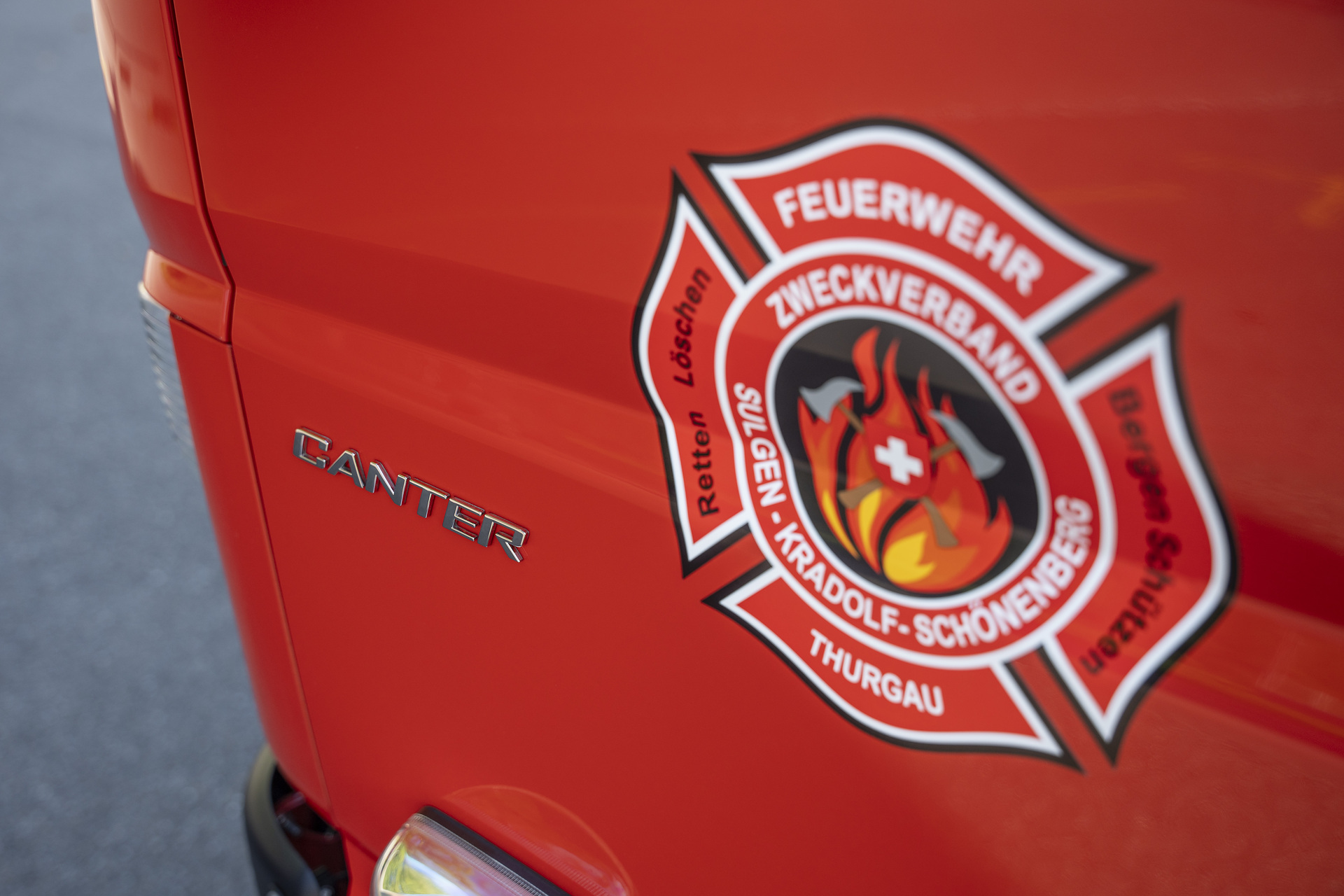 Rescue, extinguish, recover, protect: FUSO Canter 4x4 for the Swiss fire brigade