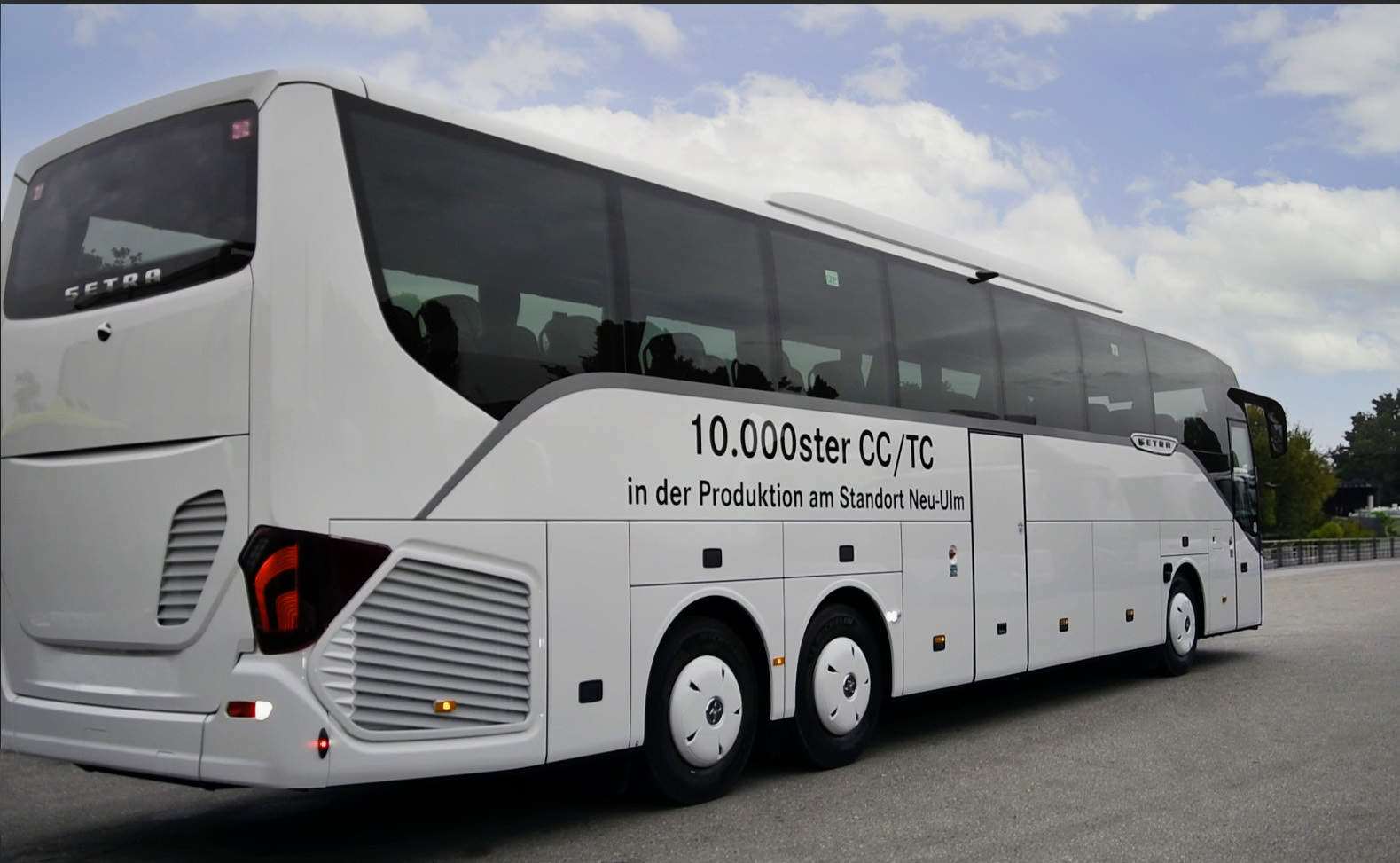 10,000th Setra 500 model series touring coach in action