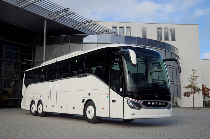 10.000ster Setra Reisebus der Baureihe 500 am Start