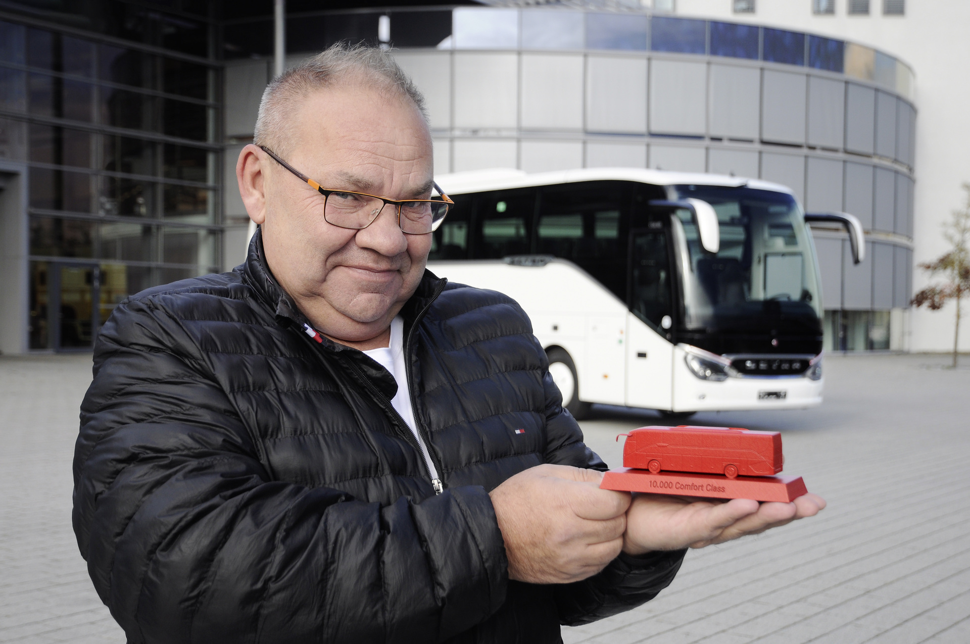 10.000ster Setra Reisebus der Baureihe 500 am Start