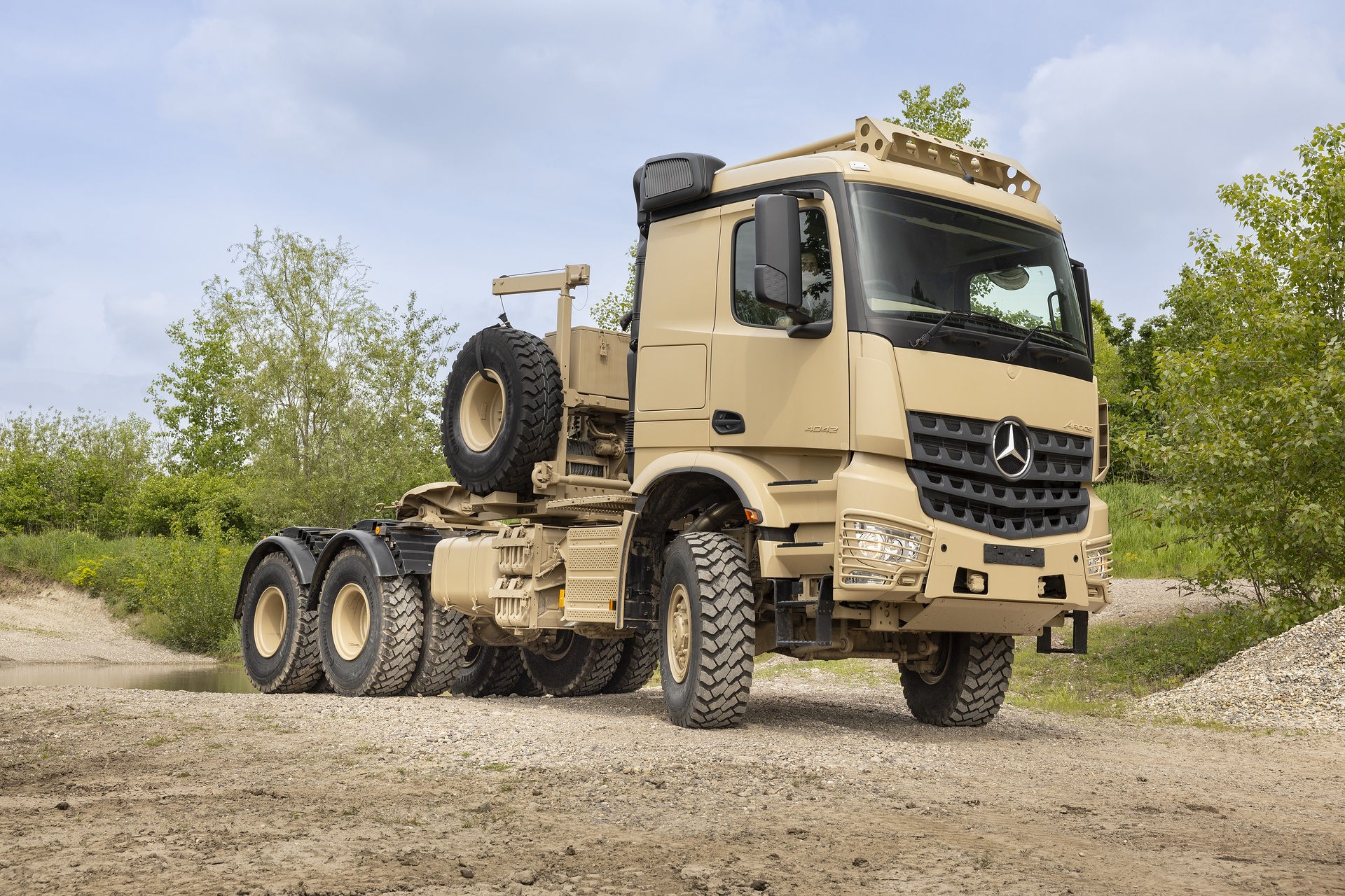 Mercedes-Benz Special Trucks erweitert Defence- Portfolio: vierachsiger Zetros mit Allradantrieb erstmals auf der Eurosatory zu sehen
