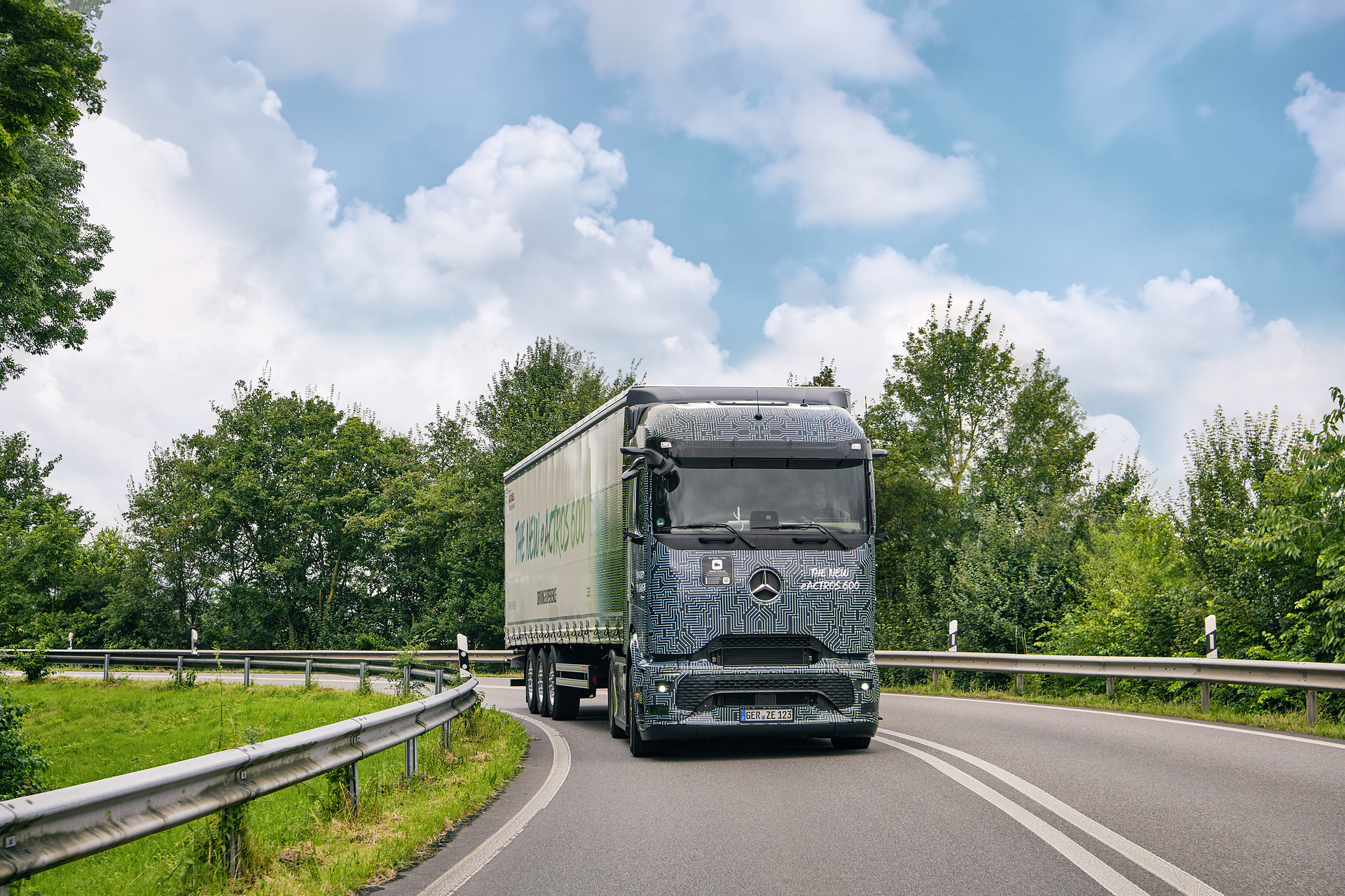 Driving Experience with near-series prototypes of the eActros 600 Mercedes-Benz eActros 600 in practical driving conditions at the "eActros 600 Driving Experience” in Wörth