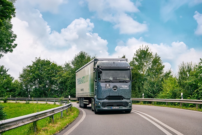 Mercedes-Benz eActros 600 in practical driving conditions at the "eActros 600 Driving Experience” in Wörth