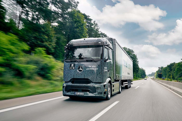 Mercedes-Benz eActros 600 in practical driving conditions at the "eActros 600 Driving Experience” in Wörth