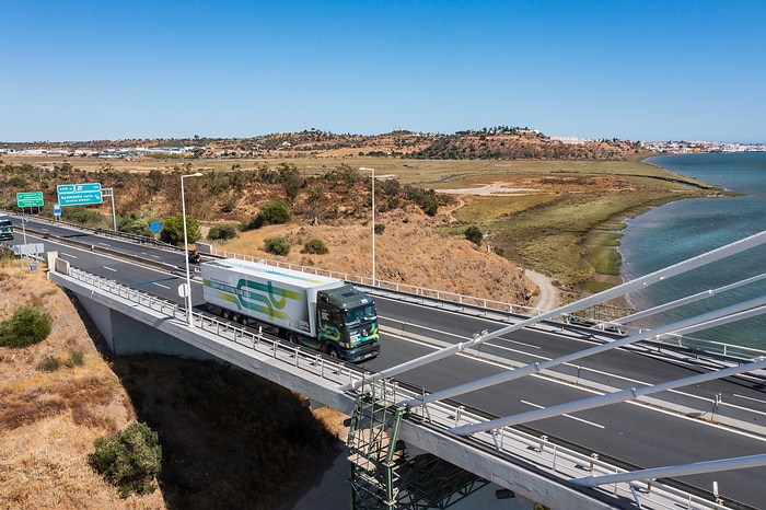 Vollelektrisch durch Europa: eActros 600 Test-Trucks erreichen südlichstes Etappenziel Tarifa