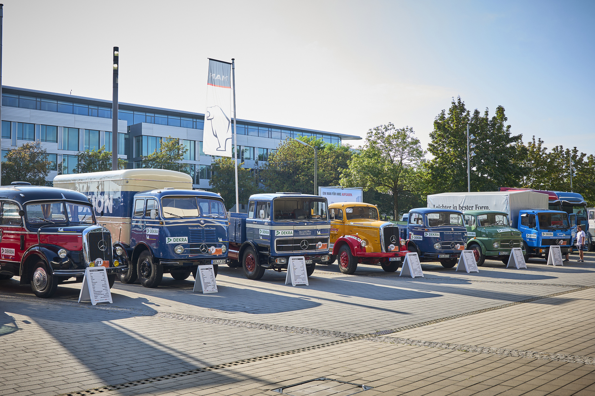 Jubiläumstour: Acht Lkw- und Bus-Legenden von Mercedes-Benz und Setra bei der 20. Deutschlandfahrt für historische Nutzfahrzeuge