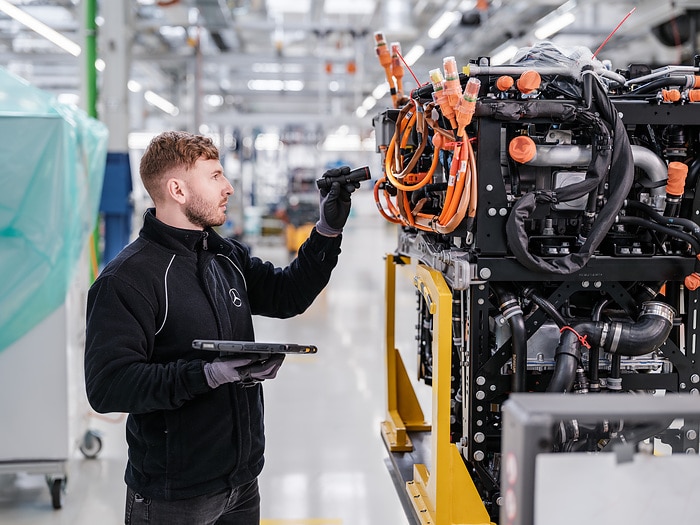 Produktionsstart für zentrale eActros 600 Komponente im Werk Mannheim: die Frontbox