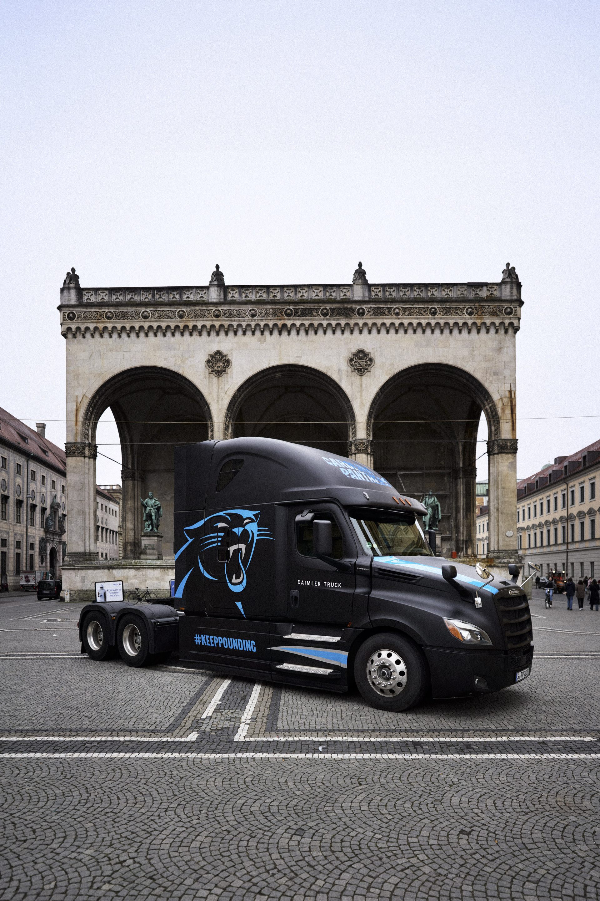 Daimler Truck is partner of the Carolina Panthers at the NFL Game Weekend in Munich: Freightliner Cascadia on display