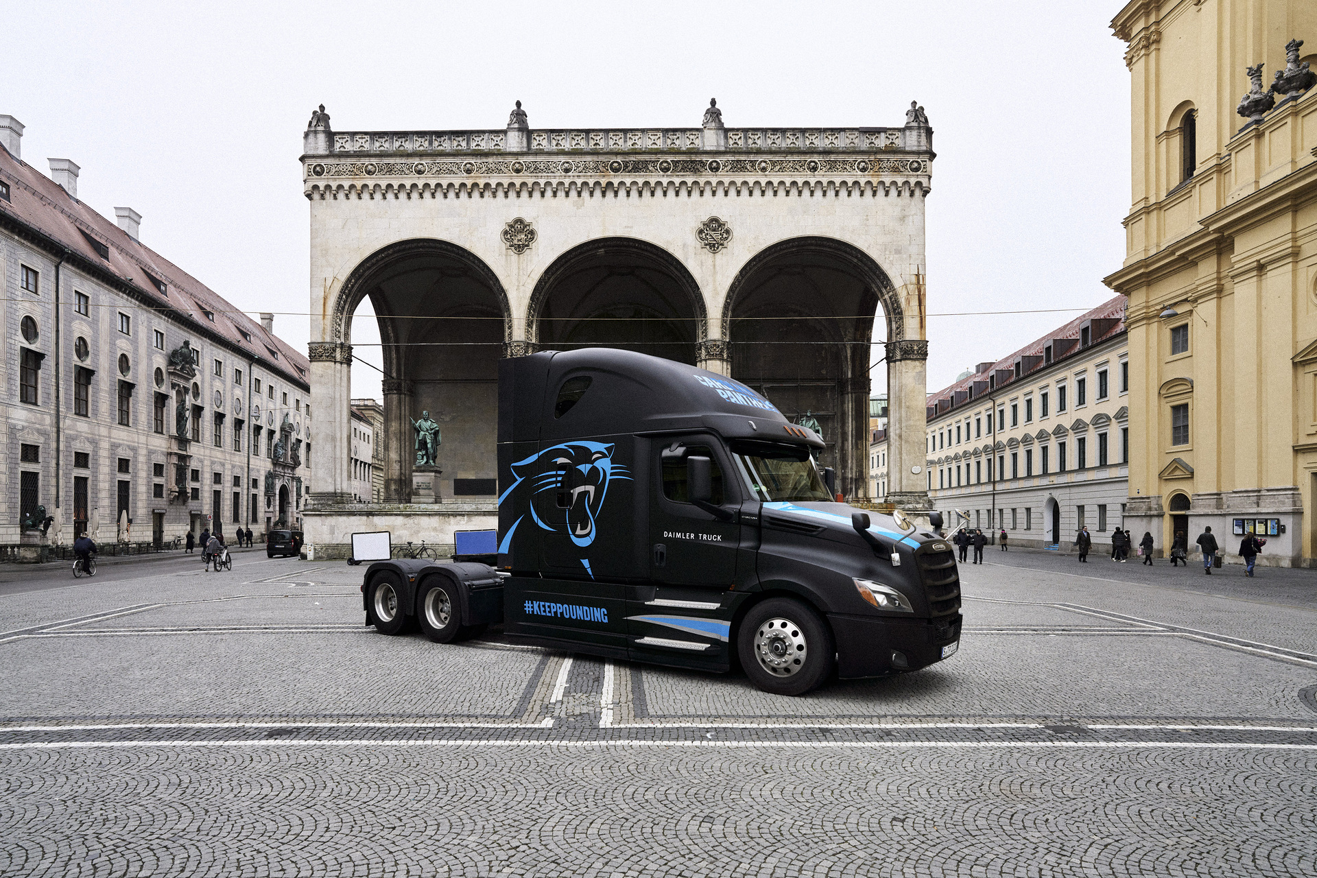 Daimler Truck is partner of the Carolina Panthers at the NFL Game Weekend in Munich: Freightliner Cascadia on display