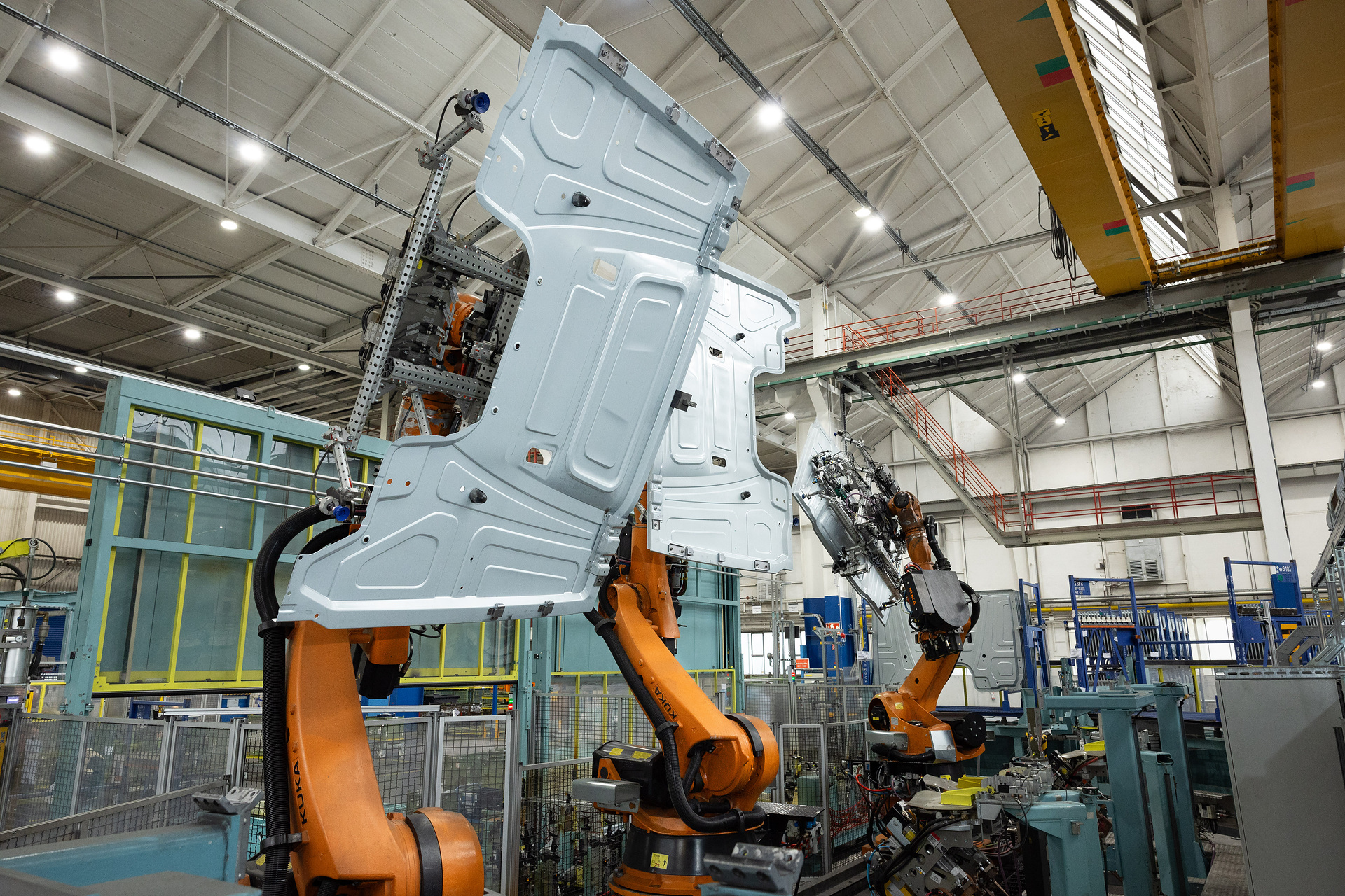 Production start for central components of the new eActros 600 at the Gaggenau and Kassel plants