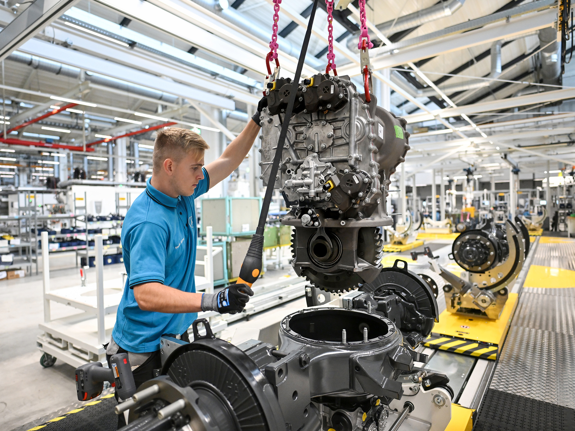 Production start for central components of the new eActros 600 at the Gaggenau and Kassel plants