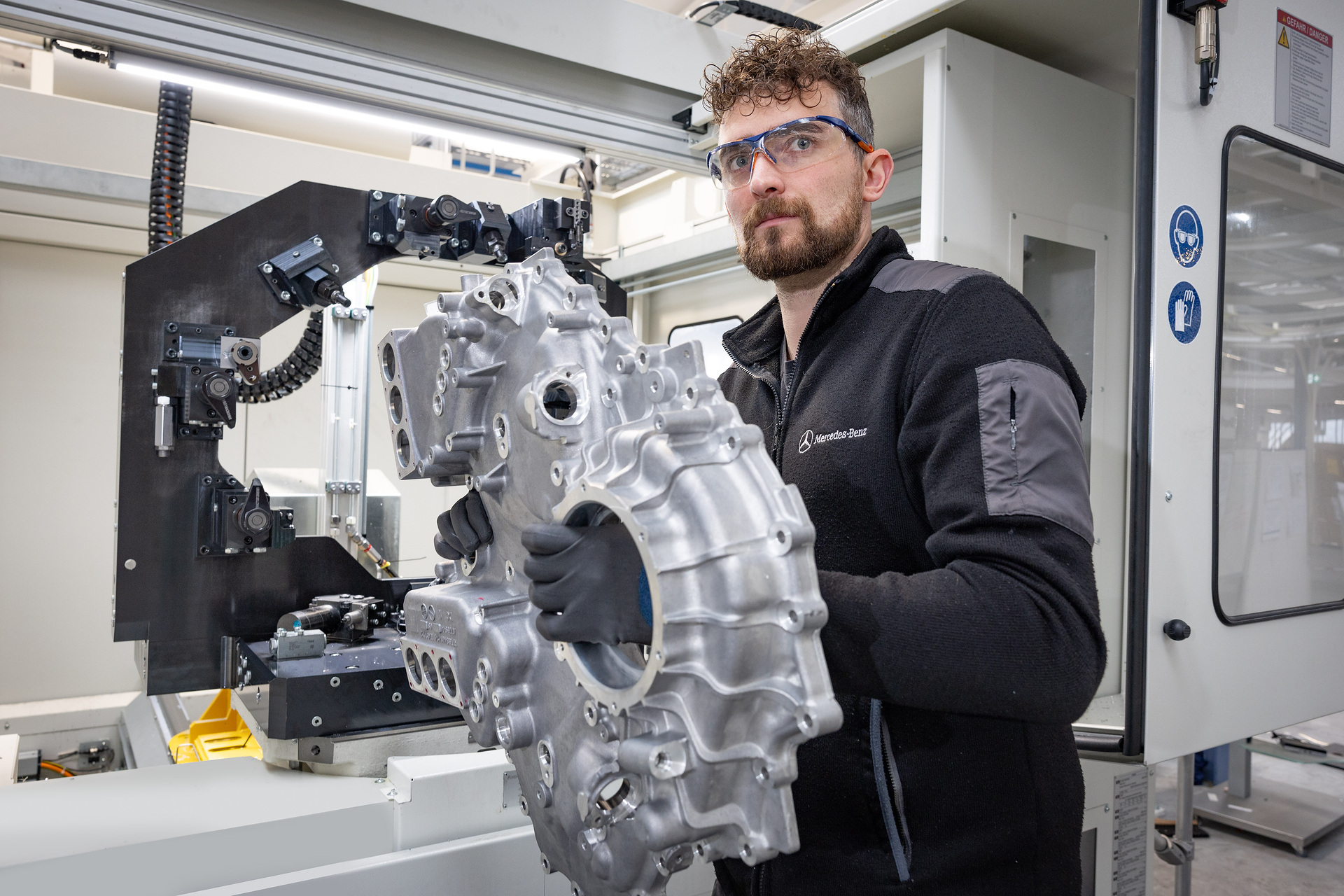 Production start for central components of the new eActros 600 at the Gaggenau and Kassel plants