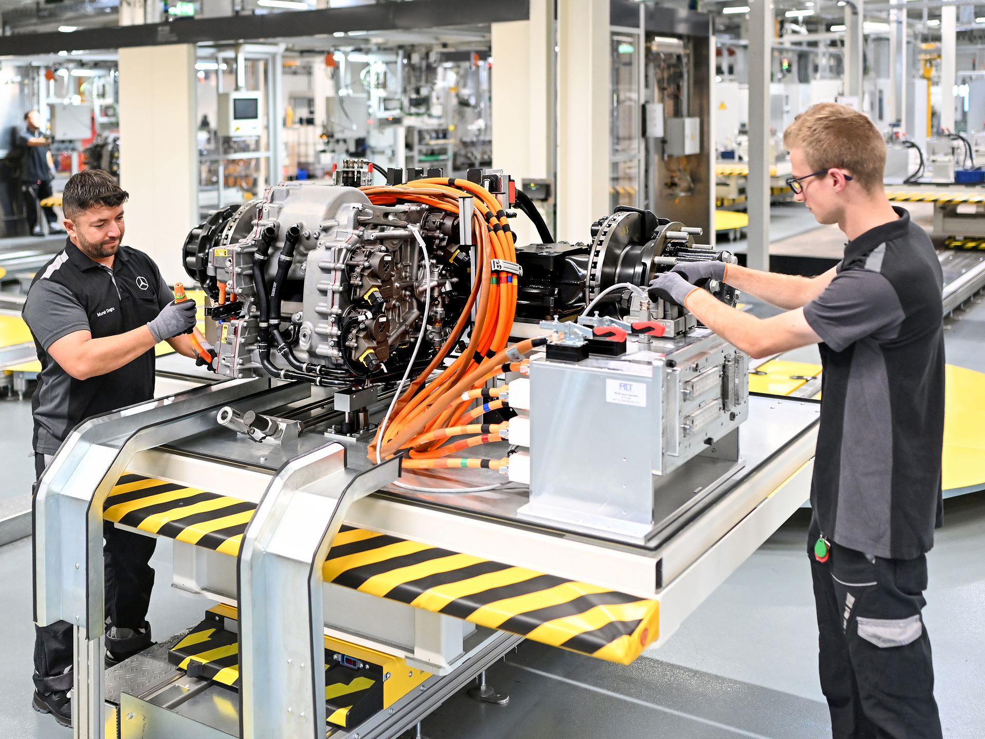 Production start for central components of the new eActros 600 at the Gaggenau and Kassel plants